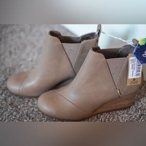 TOMS NWT Women's Kelsey Wedge Booties Size 8